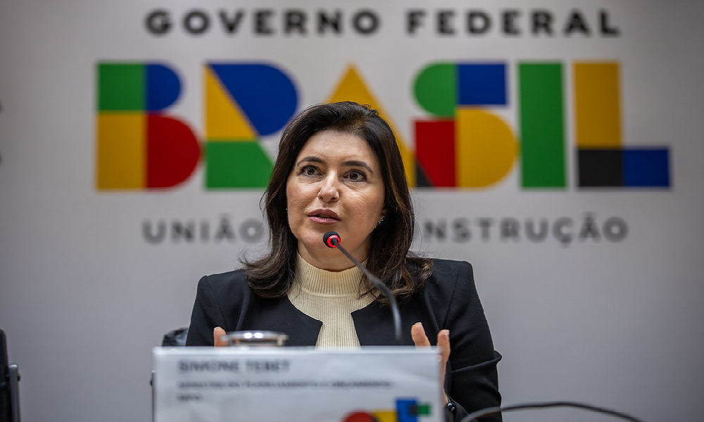 Simone Tebet viaja com Lula e aguarda convite para eleições em São Paulo