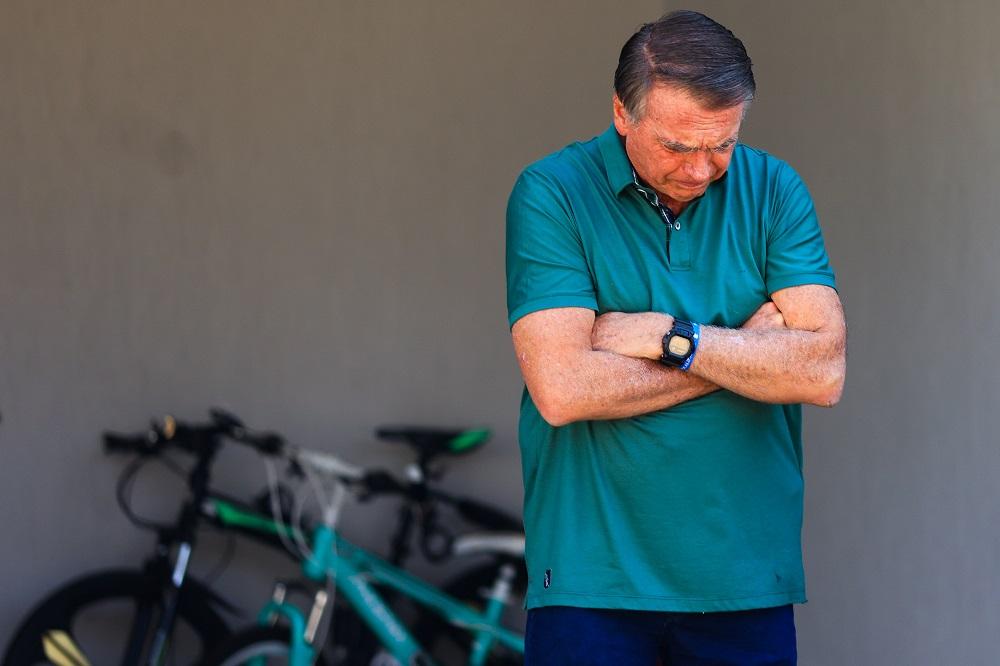 Saúde de Bolsonaro: Vereador Carlos relata piora e ataca STF