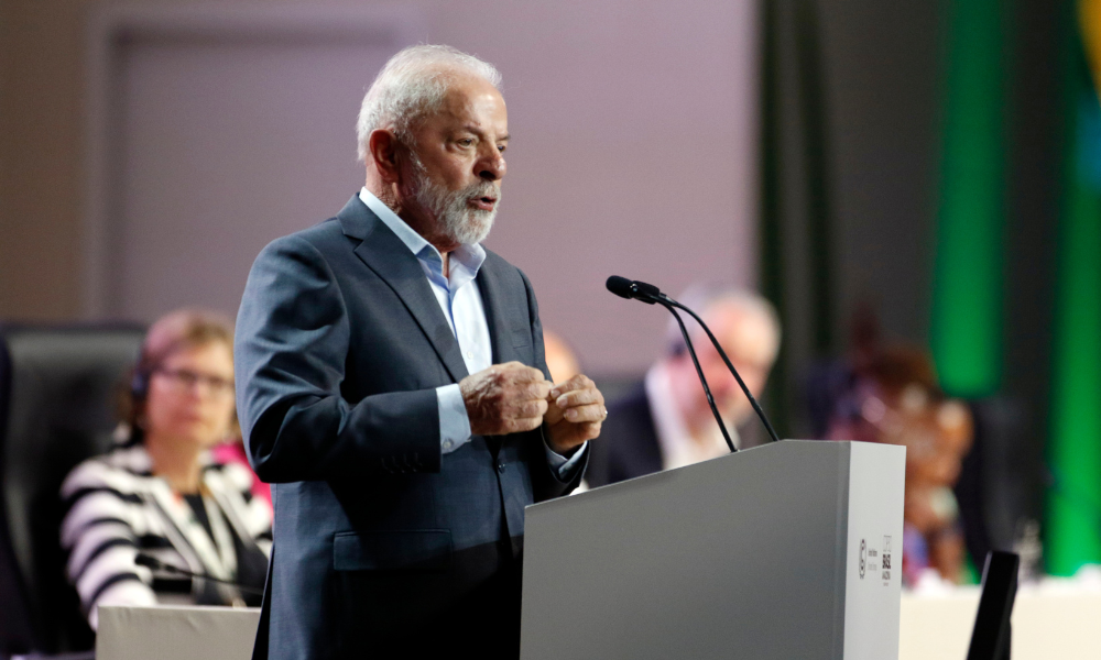 Lula critica Trump por 'governar o mundo pelo Twitter' em discurso eleitoral