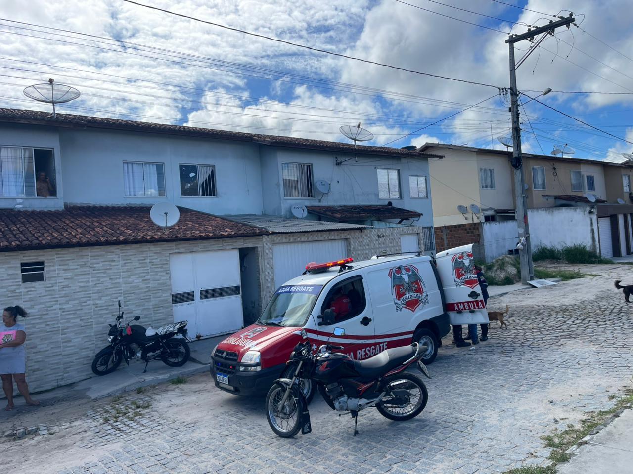 Acidente com mototaxista e passageira é registrado por câmera em Coité