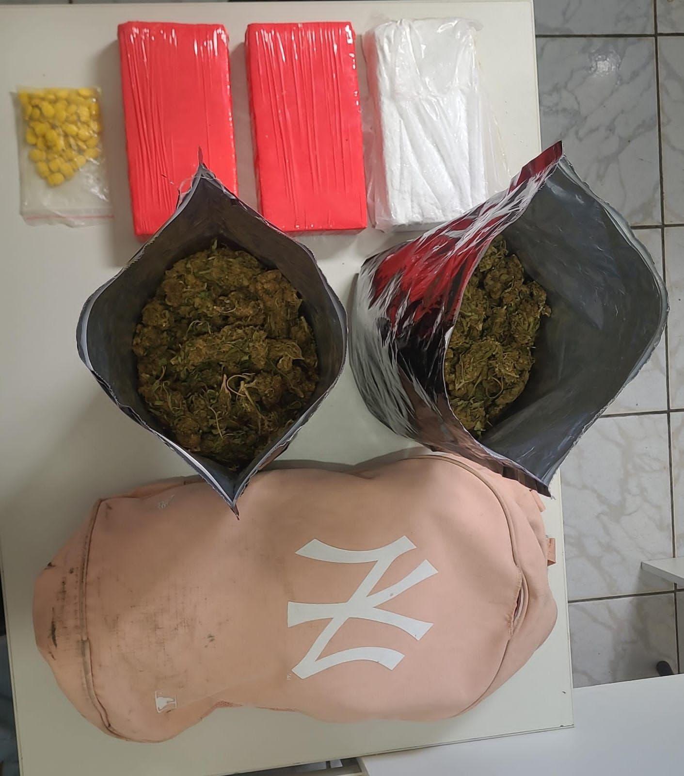 Motociclista preso com drogas no Açudinho após tentar fugir da CETO